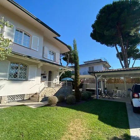 לינה וארוחת בוקר Bellaisa קמאיורה